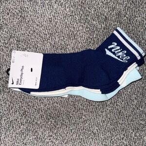 Nike Everyday Plus Athletic Ankle Socks - Navy White and Light Blue